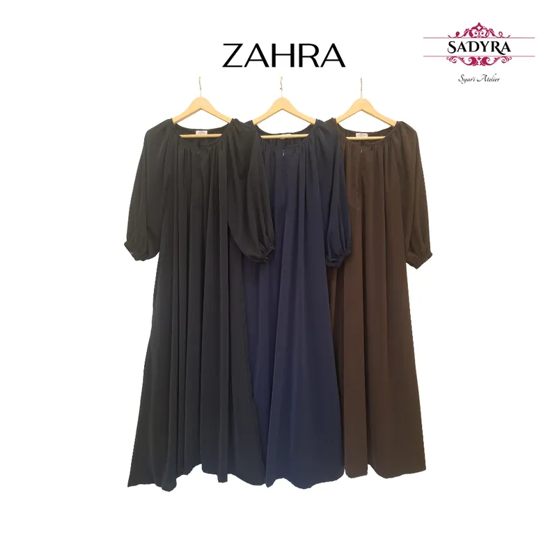 Basic Abaya Zahra — tiga warna digantung berjajar